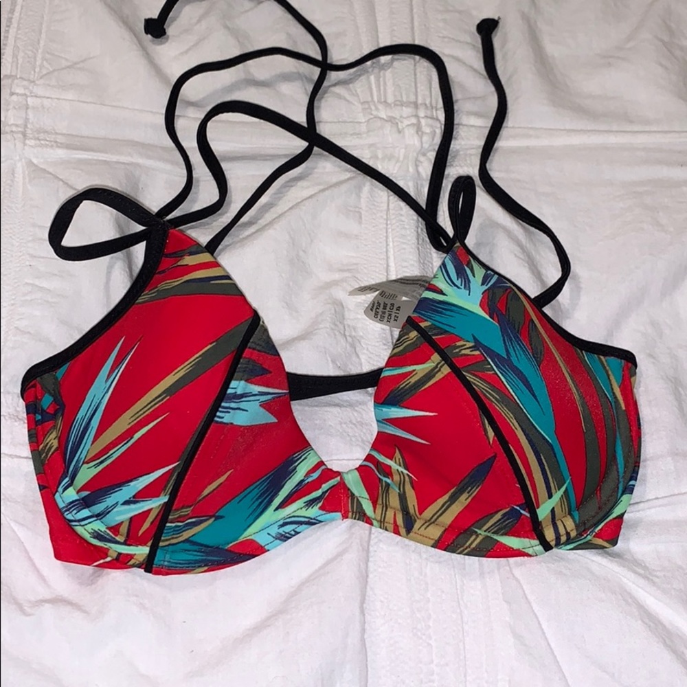 PINK cupped women’s bathing suit top